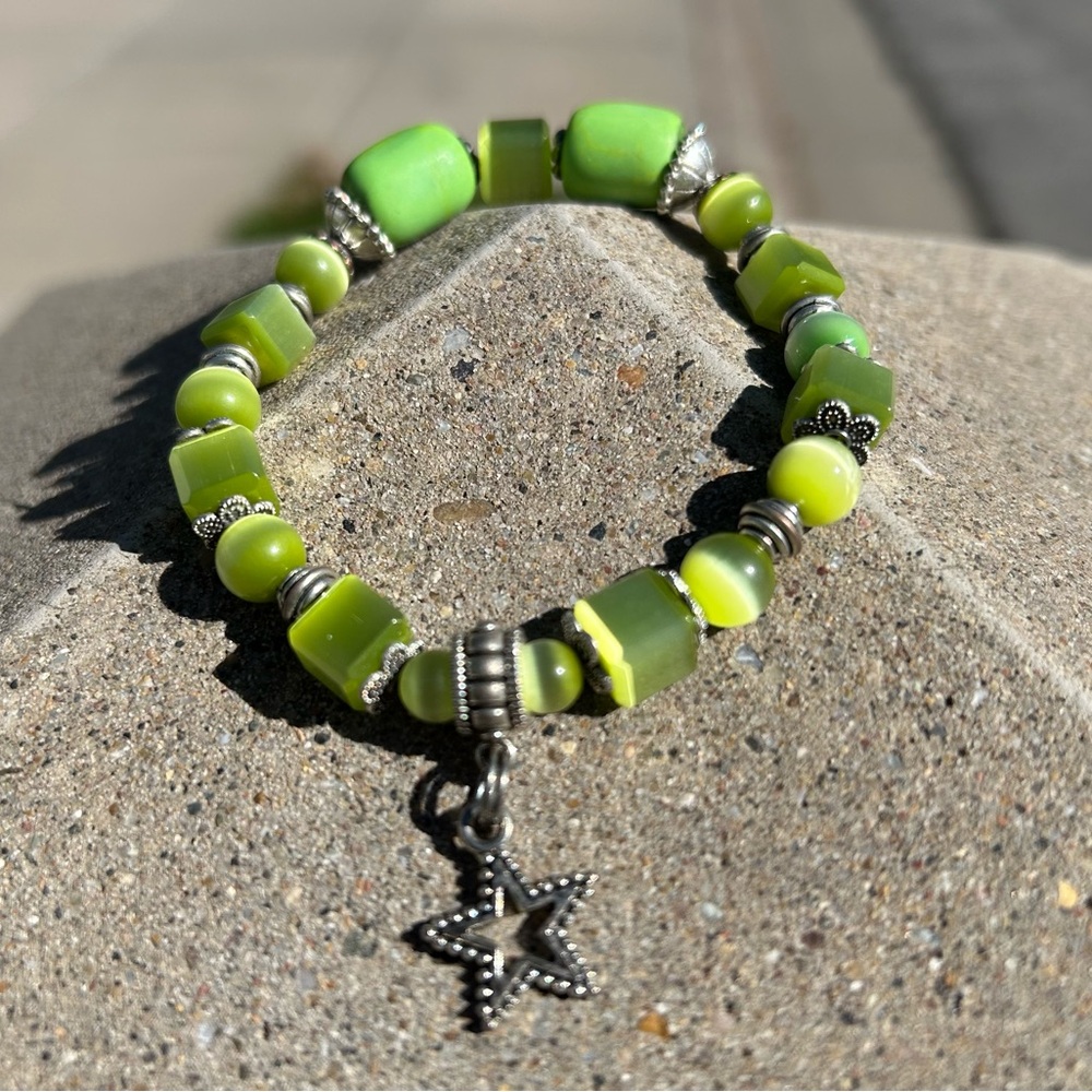 Lime green cat eye square beaded star bracelet